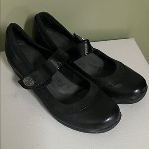 #82.Soft Style Classic Black Flats